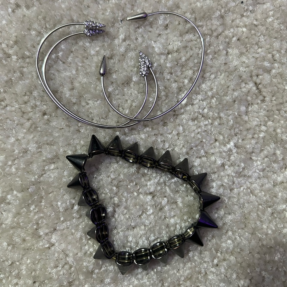 spike bracelets - Picture 2 of 3